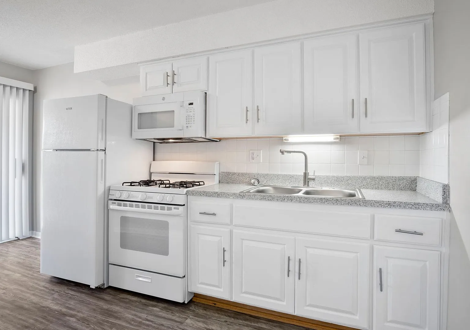 Hillside Apartments — Photo 1