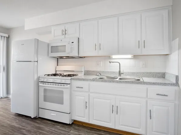 Hillside Apartments, 1800 W Jesse James Rd APT 35, Excelsior Springs, MO 64024