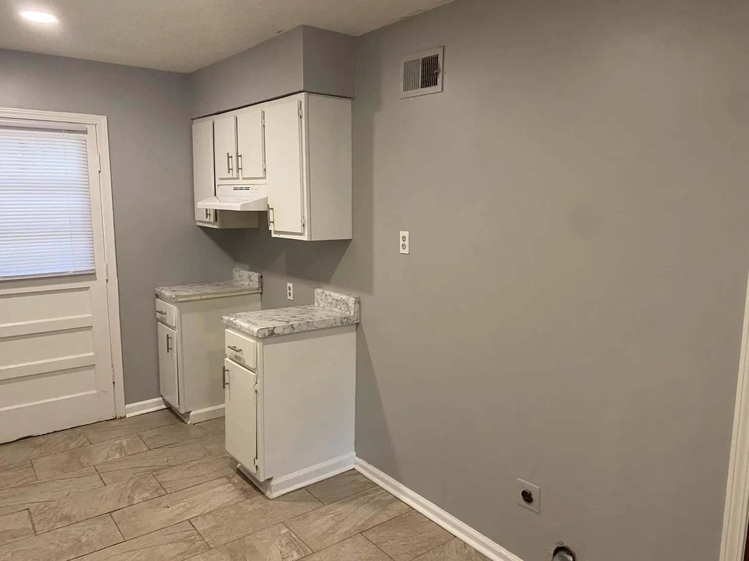 3064 Cromwell Avenue — Photo 4