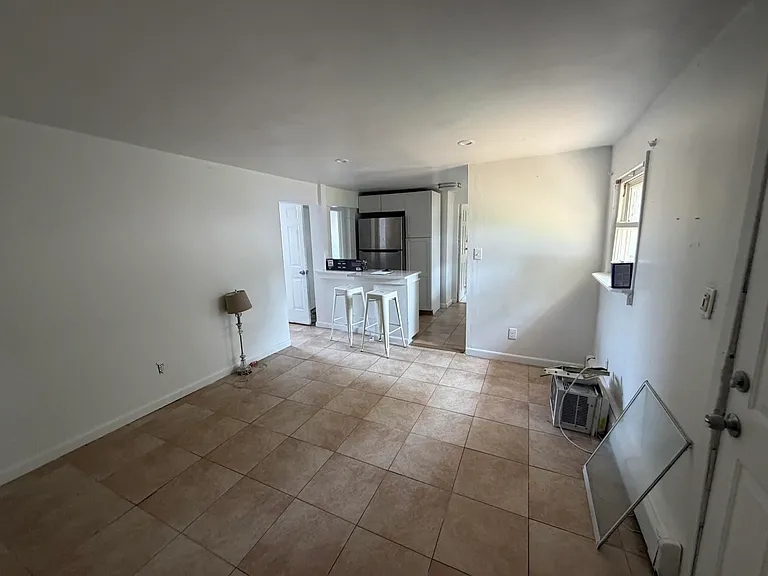 76 Wilson Ave — Photo 2