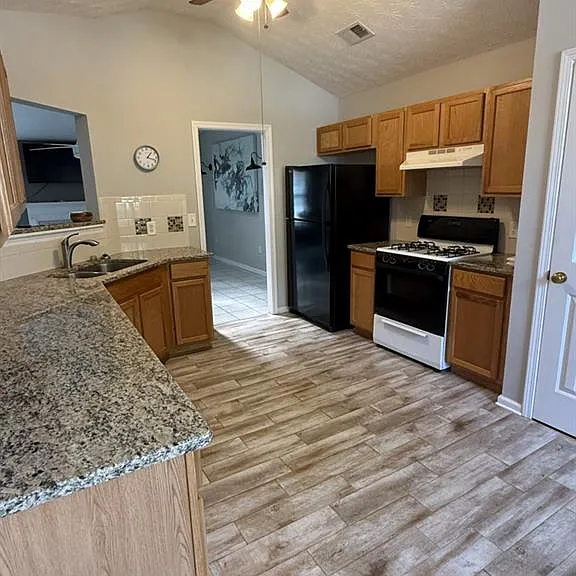 34 Winding Creek Ct — Photo 9