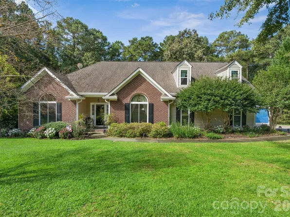 21 Ole Still Ln, Elgin, SC 29045