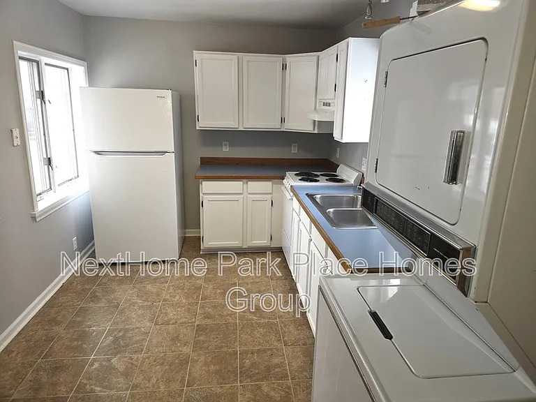 1007 Fournie St — Photo 4