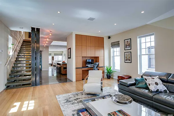 Sold by Daniel Gale Sotheby's International Realty | media 41