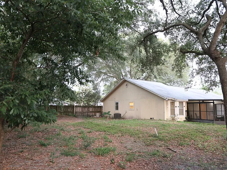 1760 Tiffany Pines Cir W — Photo 37