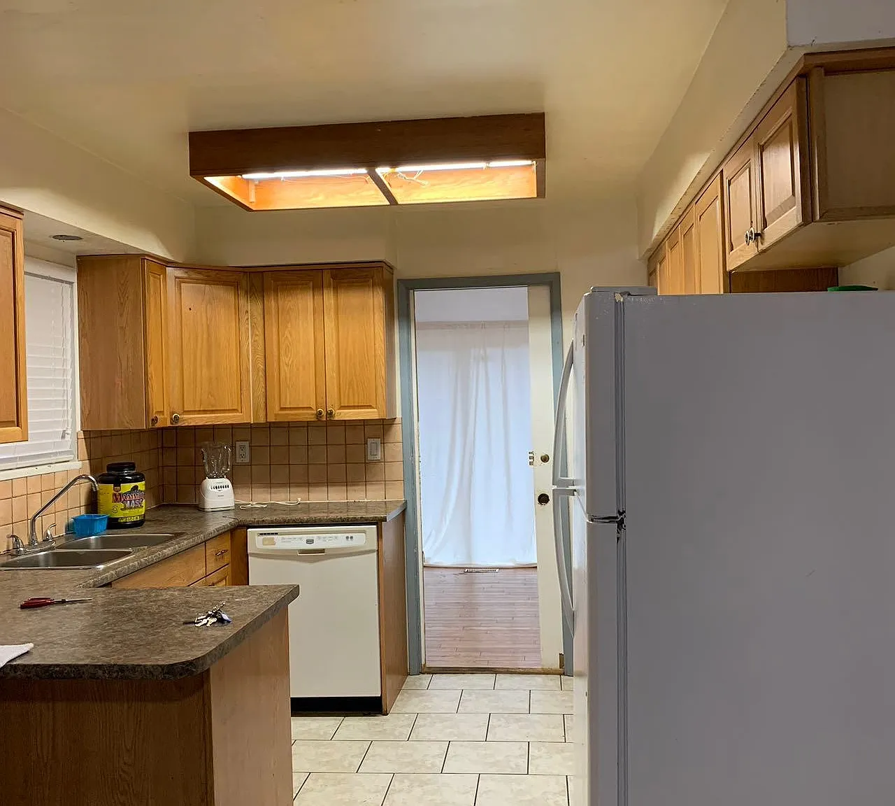 5 bed, 1440 sqft, $2,800 — Photo 2
