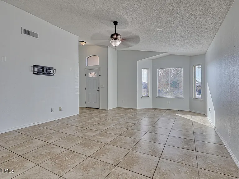 14325 Woods Point Ave — Photo 7