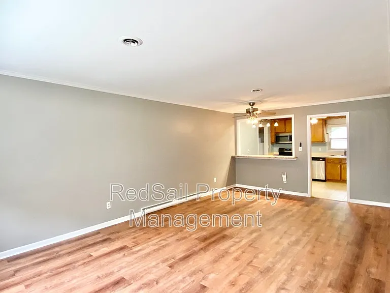 119 Cindy Cir — Photo 3