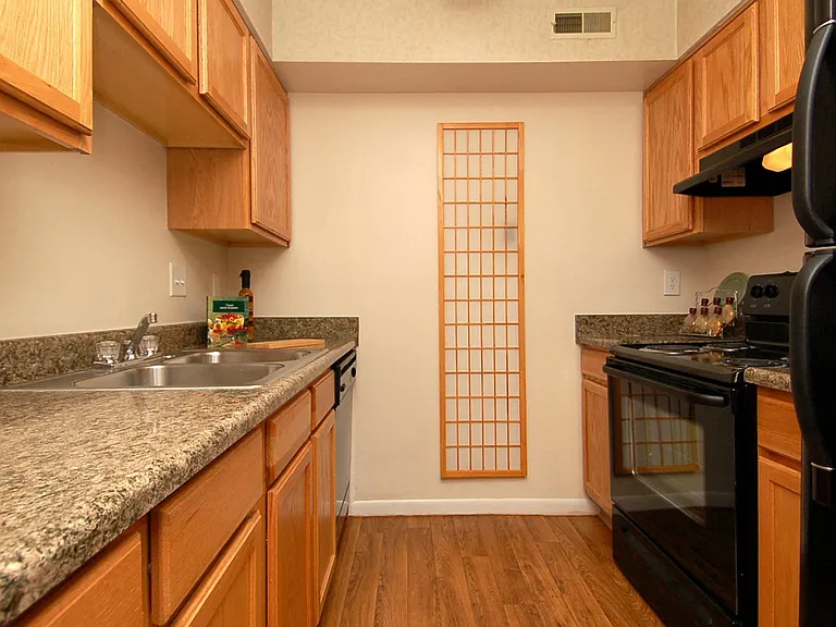 Hunter's Creek Apartments — Photo 38