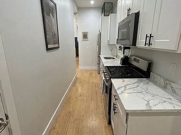 3rd image of 1709 Madison St APT 3R