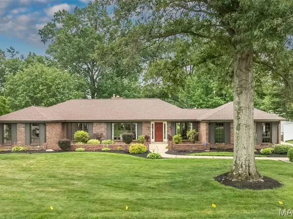 12050 Charwick Dr, Saint Louis, MO 63128