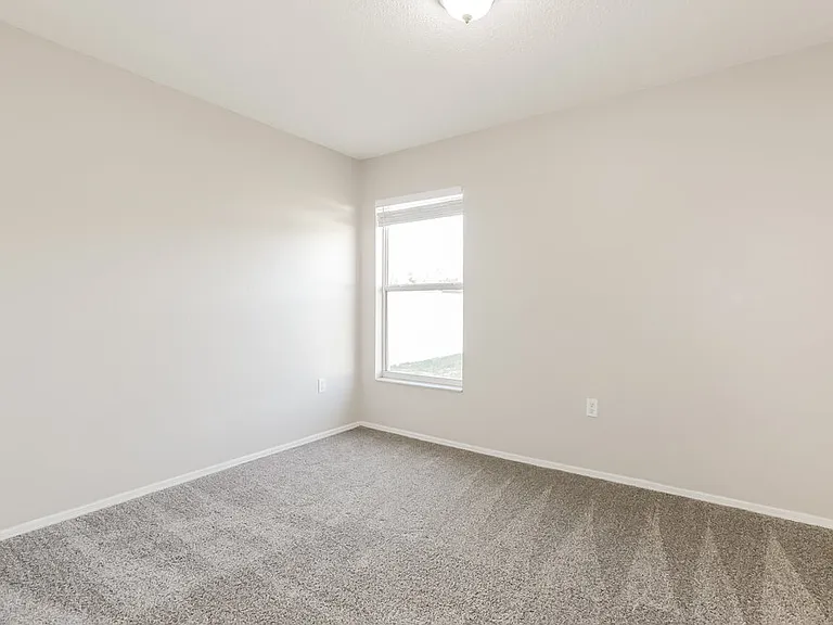 2324 Sunset Pointe Dr — Photo 12