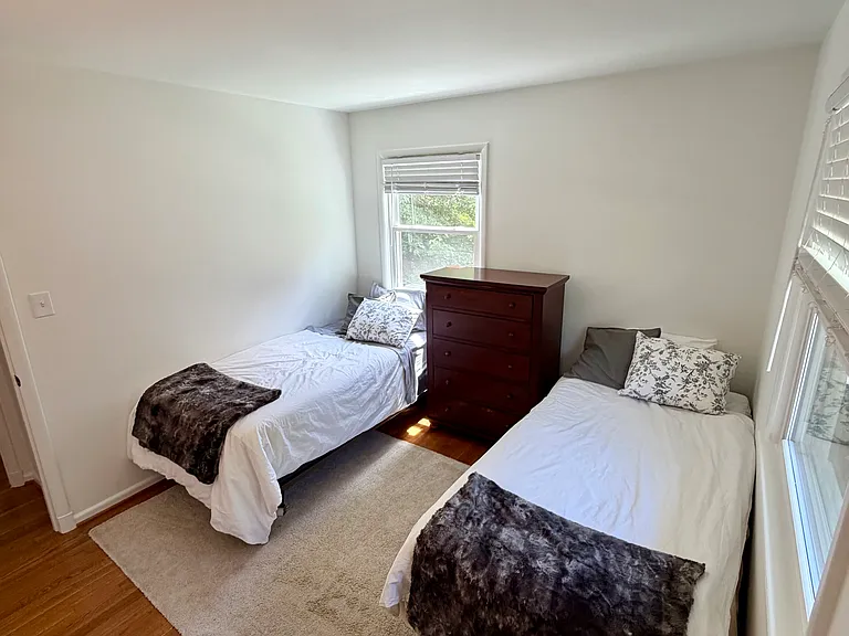 604 Yeonas Dr SW — Photo 10