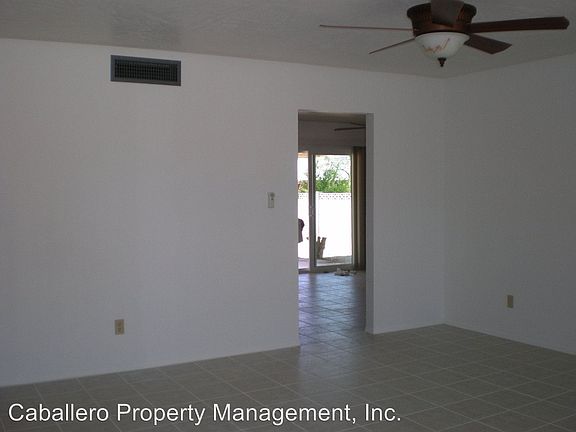 3rd image of 1251 E Hermosa Dr