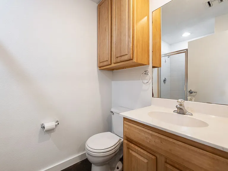 2601 East 7th Street — Photo 17