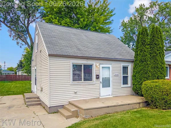 25335 Pinehurst St, Roseville, MI 48066