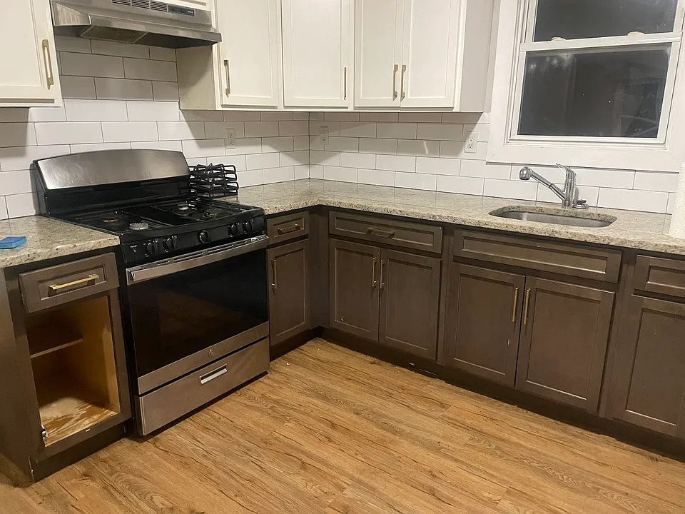 92 Clinton Pl #3C