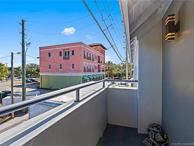 310 SE Denver Ave #2 — Photo 48