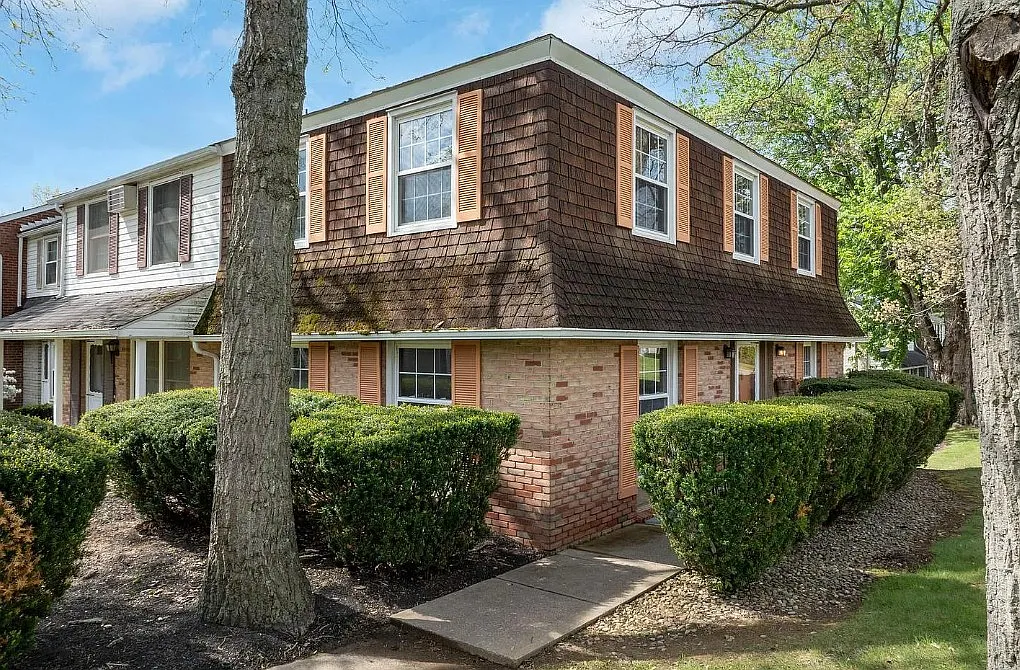 2 bed, 1.5 bath, 1428 sqft, $1,890 — Photo 3