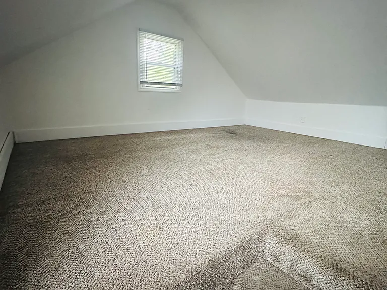 674 Elliott Ave — Photo 4