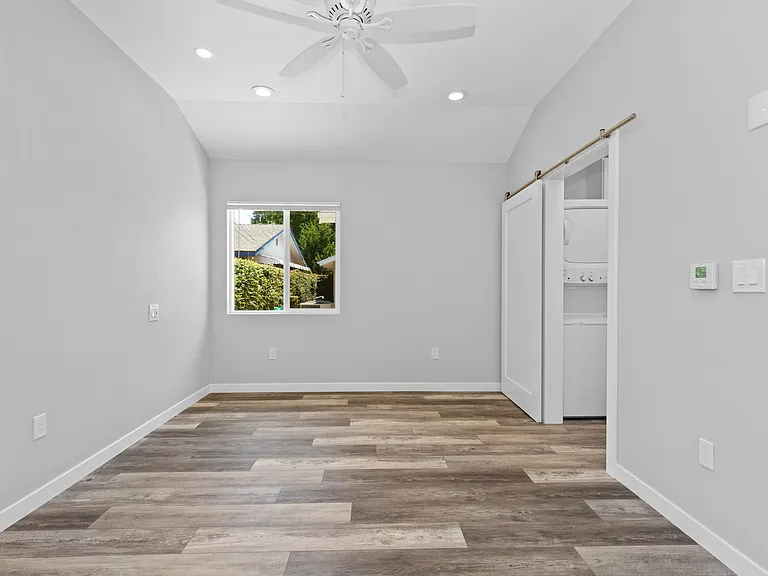 831 E Hoover Ave — Photo 44