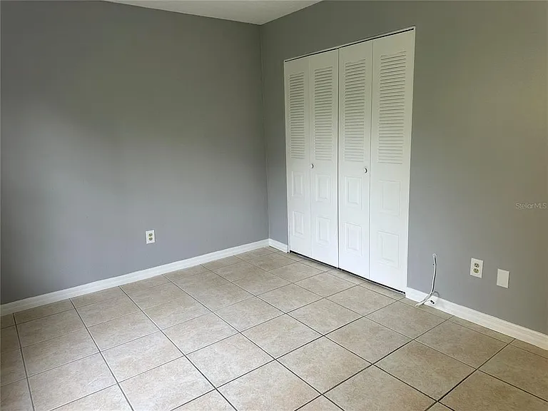 425 Ricold Ter — Photo 8