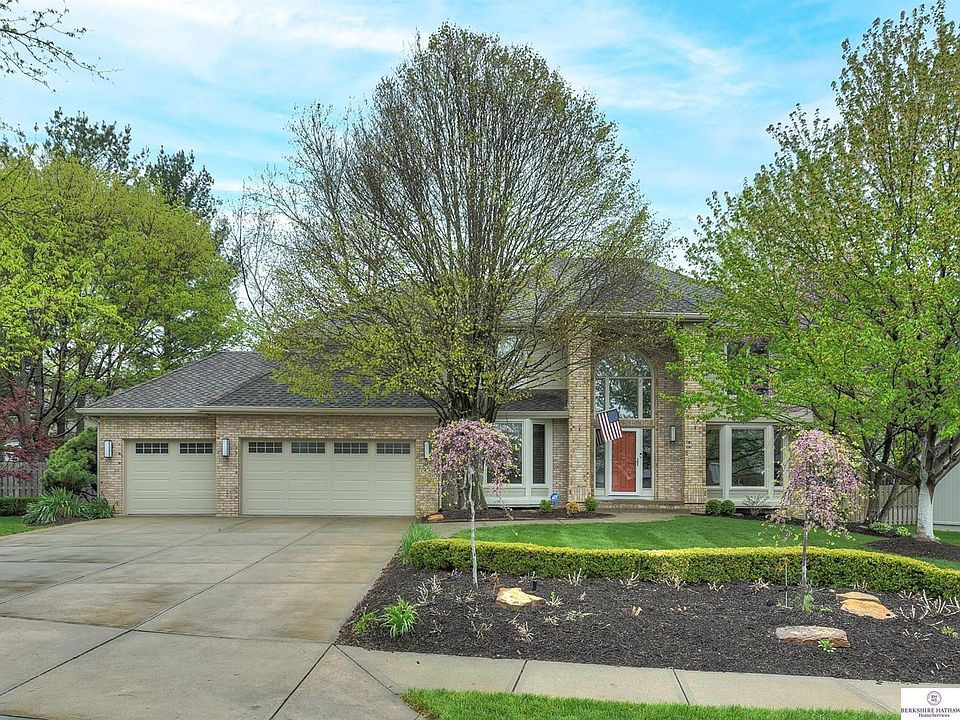 1st image of 1618 N 128th Cir