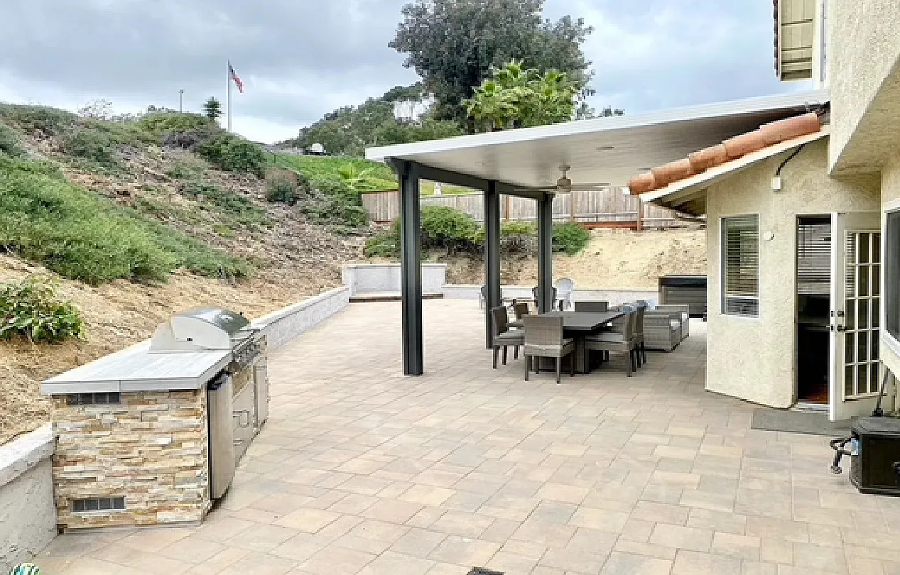 4 bed, 2300 sqft, $5,849 — Photo 3