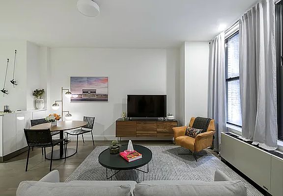 2nd image of 25 Broad St APT 5R
