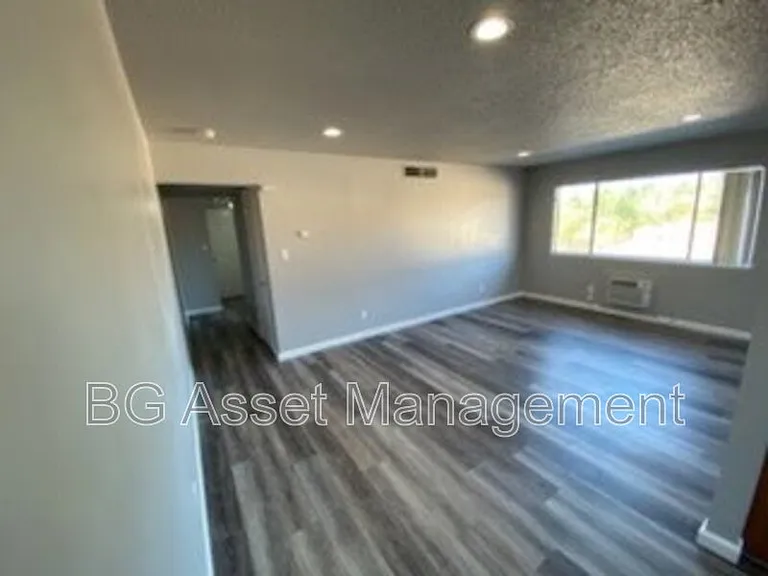 2417 Northrop Ave #4 — Photo 9
