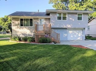 12205 Sandra Cir, Omaha, NE 68137