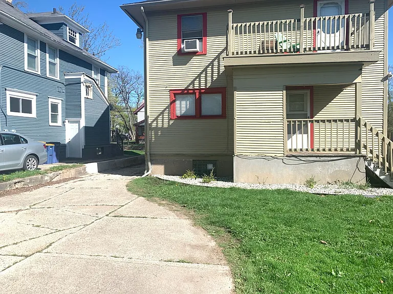 1030 Chester St SE — Photo 12