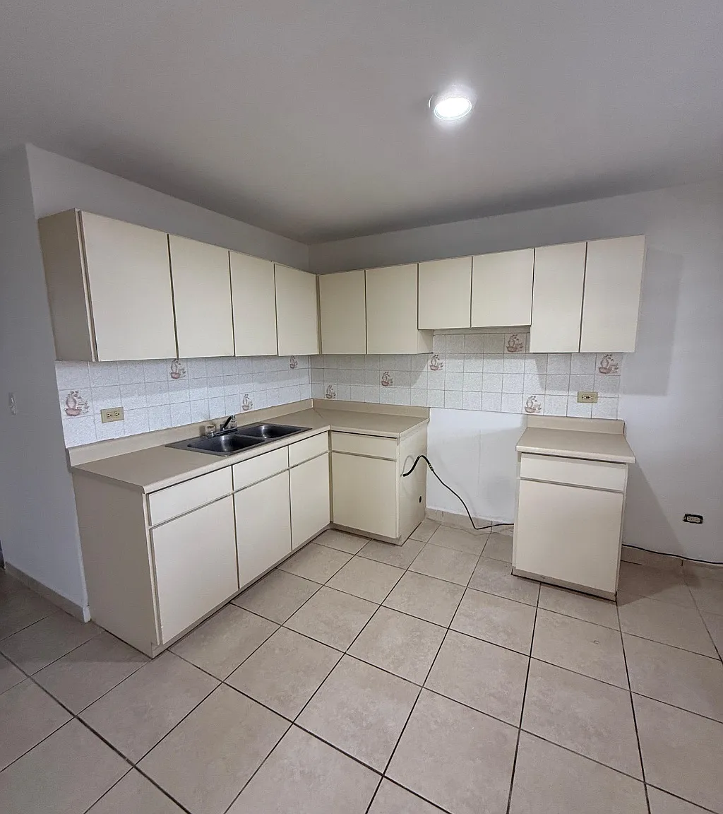 2 bed, 1.0 bath, 927 sqft, $1,000 — Photo 2