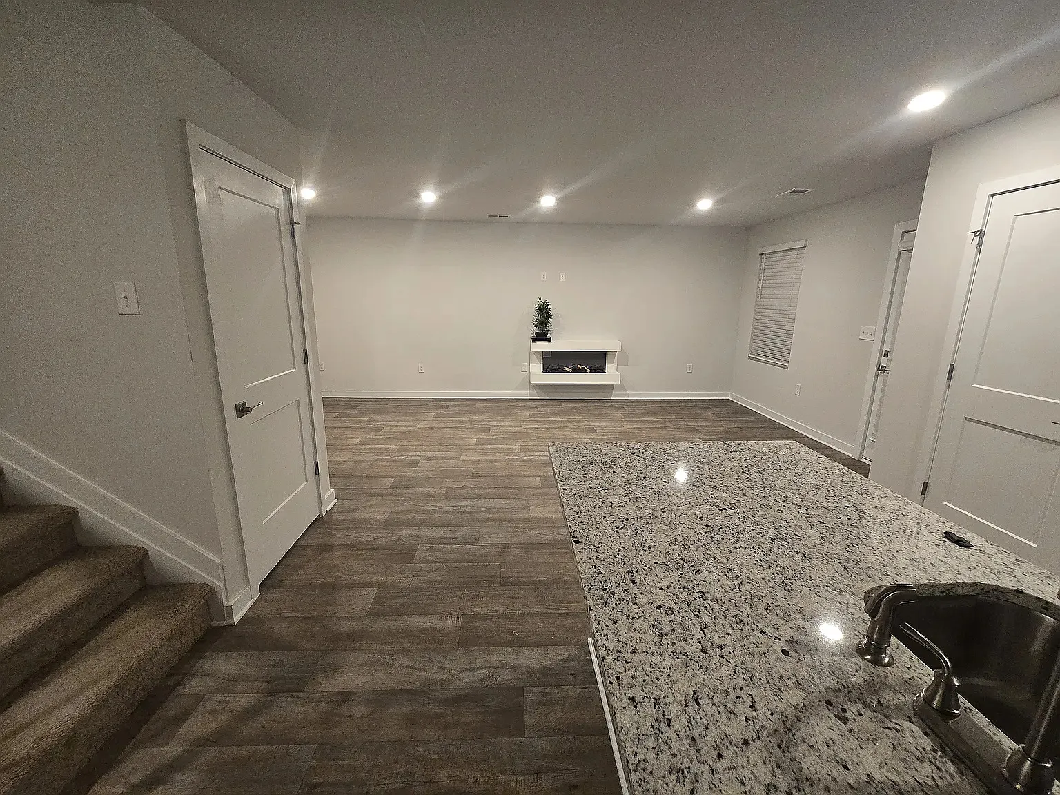 3 bed, 2.5 bath, 1690 sqft, $2,000 — Photo 3