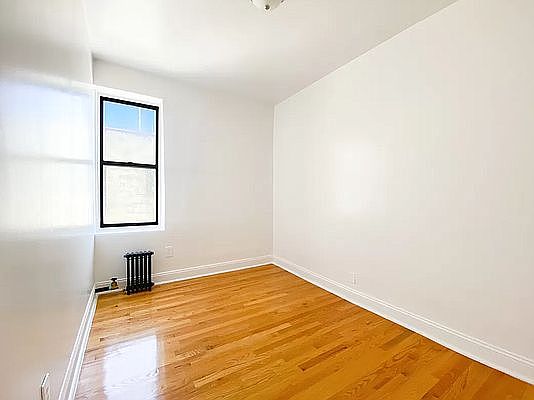 3rd image of 560 W 174th St #57