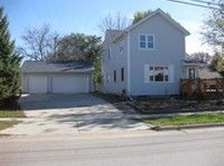 909 1st St SW, Waverly, IA 50677