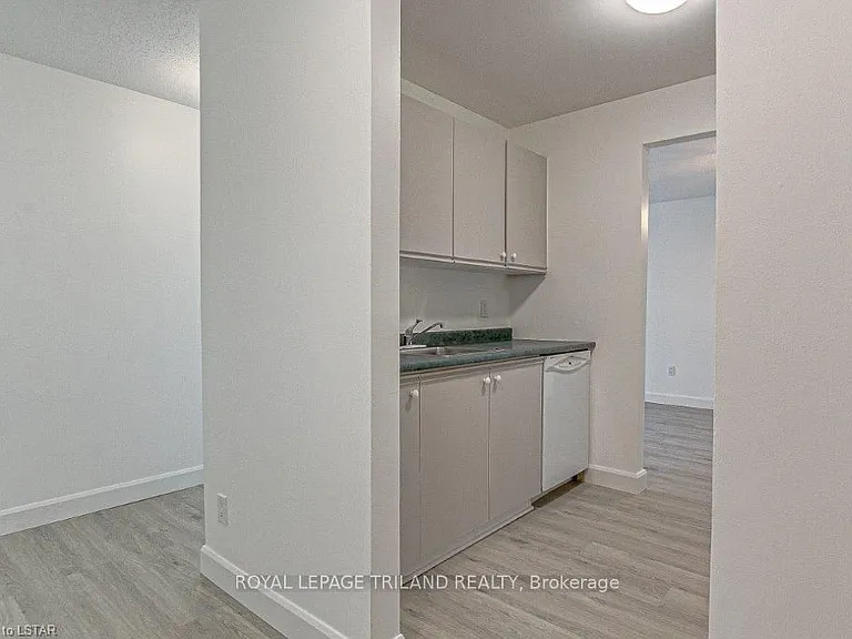 733 Deveron Cres #212 — Photo 3