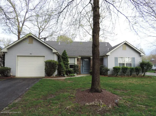 550 Petunia La No, Whiting, NJ 08759