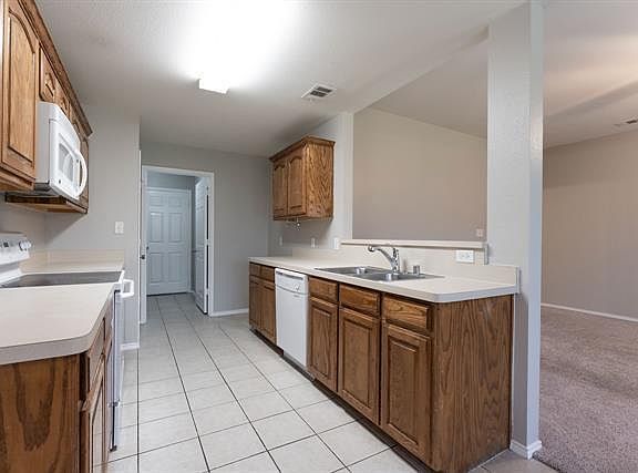 4th image of 1813 Avon Dr
