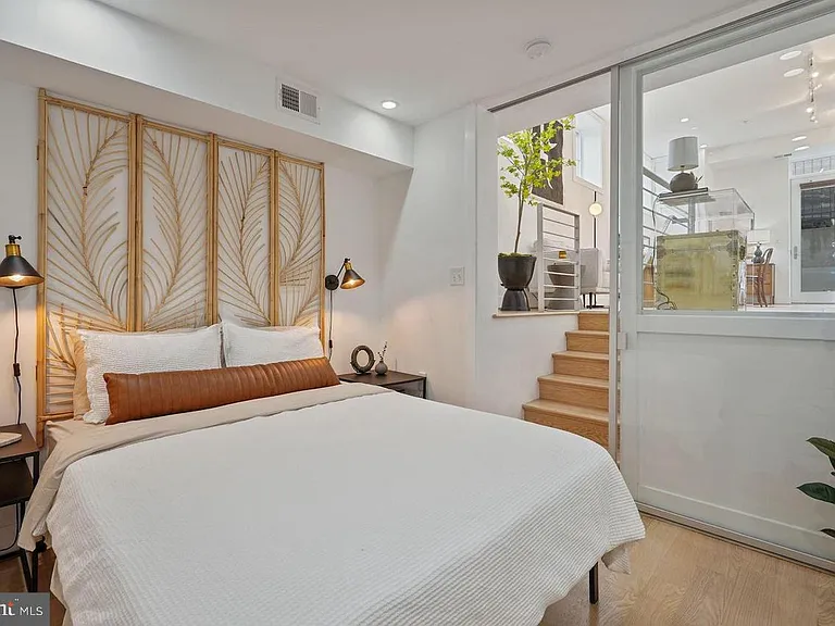 1211 G St SE #1 — Photo 12