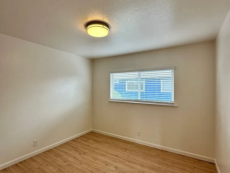 590 Stoney Ct — Photo 9