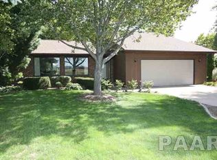 8110 N Radnor Rd, Peoria, IL 61615