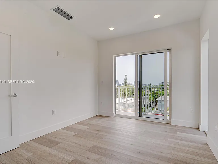 816 84th St #2 — Photo 3