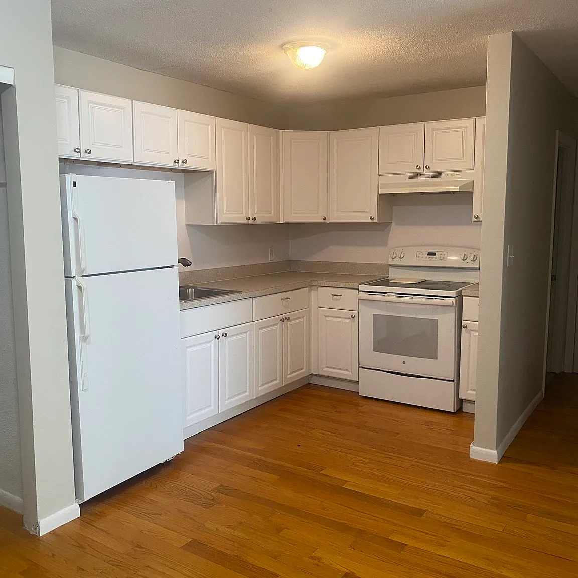 1 bed, 1.0 bath, 765 sqft, $2,200 — Photo 2