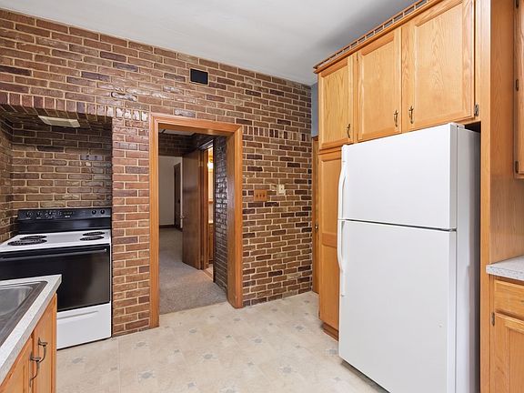 5th image of 149 43rd St Floor 1