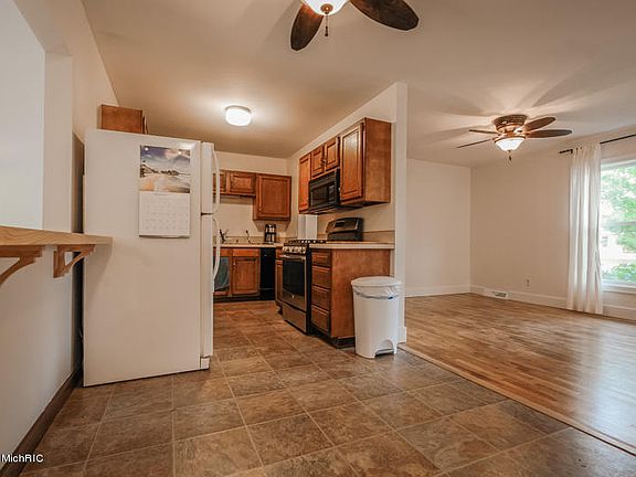 4th image of 10908 Spicewood Dr SE