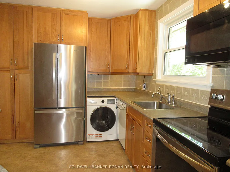 104 Boyne Cres #MAIN FLOOR — Photo 5
