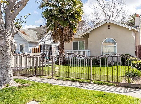 3rd image of 838 W 104th Pl