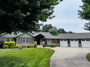 2737 S Smithfield Ct, La Porte, IN 46350