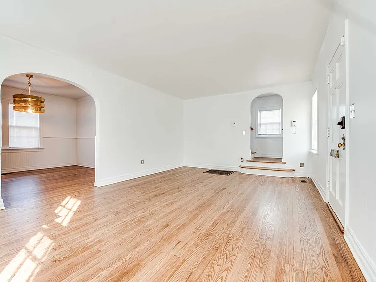 2321 NW 25th St — Photo 9